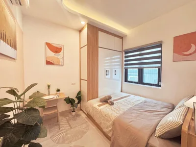 Apartamento de un dormitorio con balcón y vistas a la ciudad — The Little Hanoi - Fresh Home - Centered